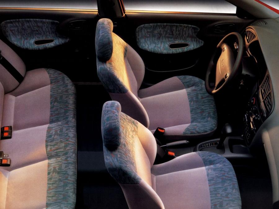 Интерьер Daewoo Lanos Sedan 1997 года  (WW) (фото 7 из 11)